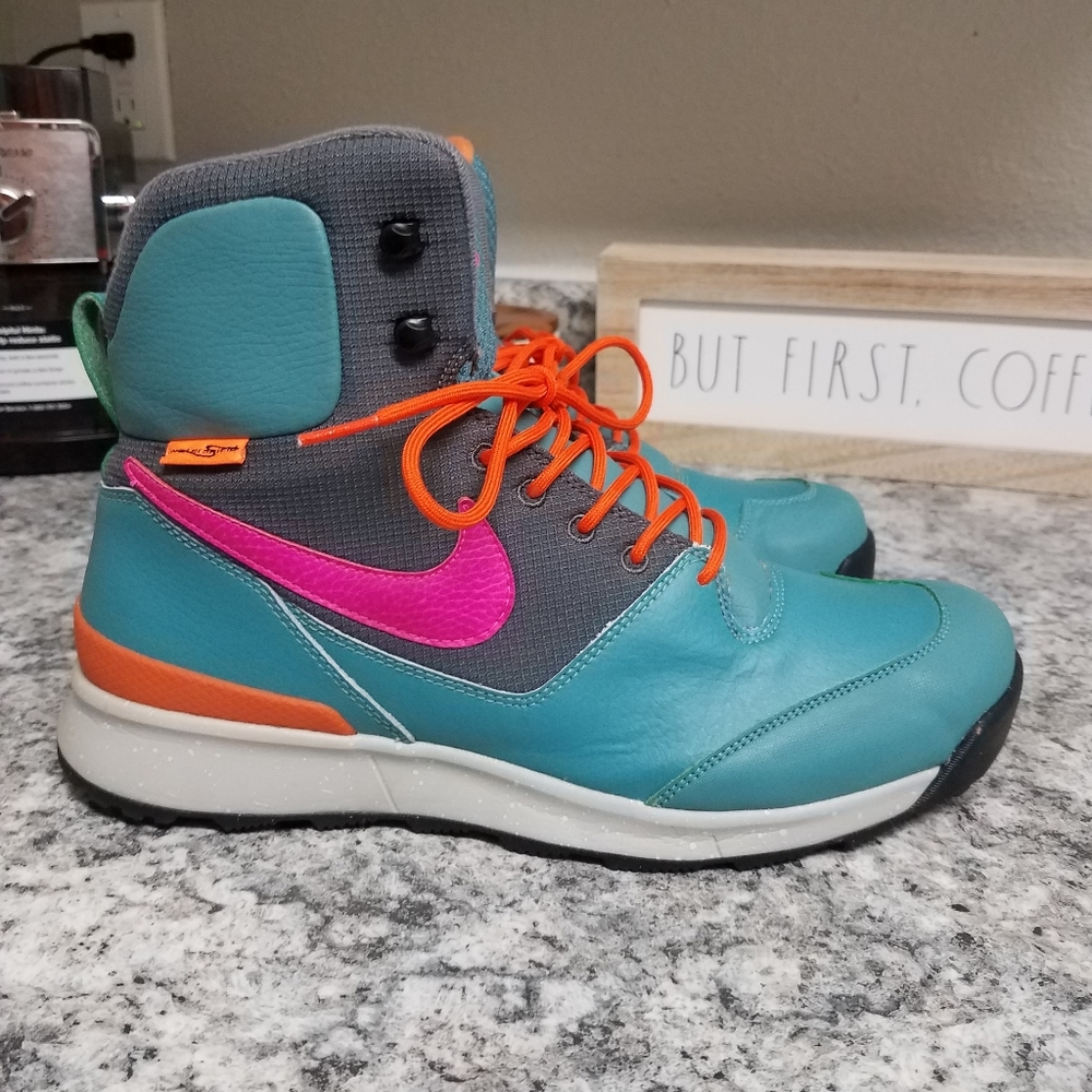 Nike ACG Teal Pink Hiker sz 9.5